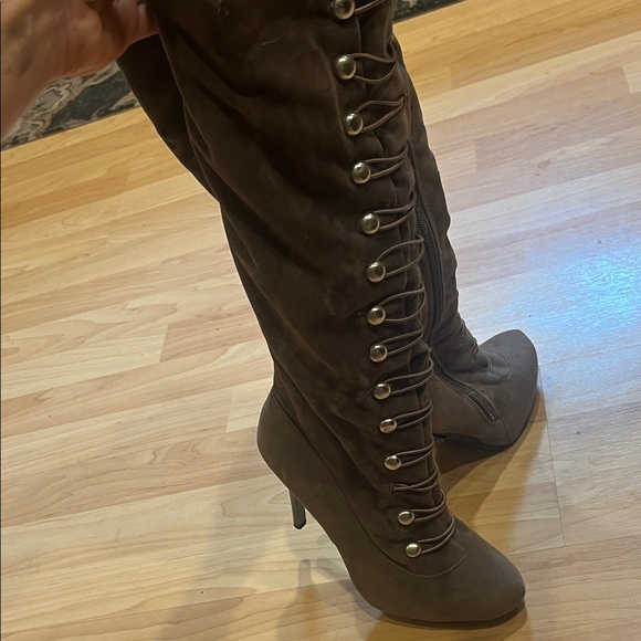 Elegant Gray Knee-High Women's Boots - Picture 1 of 6